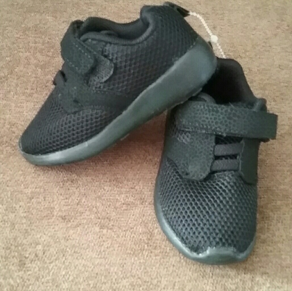 Toddler  tennis shoes